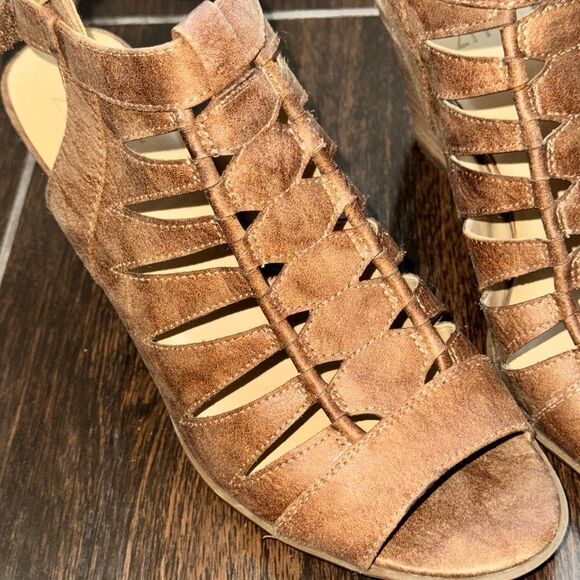 Naturalizer Women's Talan Slingback Heeled Sandal sz 9 EUC - Picture 1 of 7